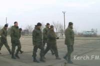 На переправе в Керчи появились российские военные