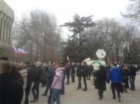 В Симферополе 200 человек митингуют за Россию
