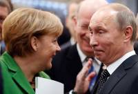Меркель поговорила с Путиным. Если верить российским СМИ, о вторжении российских военных в Крым - ни слова
