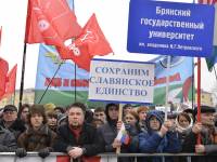 В российских городах начались митинги в защиту Крыма. Правда, не ясно от кого именно
