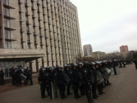 Донецкая милиция эвакуировала пророссийских молодчиков из здания ОГА из-за сообщения о минировании