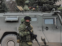 Минобороны России упорно продолжает доказывать, что в Крыму нет российских войск. А откуда у них российское оружие он «понятия не имеет»