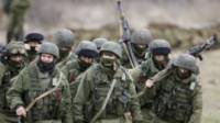 Российские войска продолжают рыть окопы в Крыму