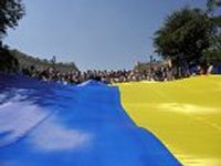 В Крыму в спешном порядке закрашивают украинскую символику