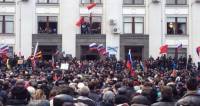 Губернатор Луганщины в отставку не подавал, а ГПУ начала расследование по факту захвата здания обладминистрации