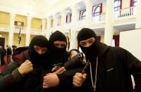 Неразбериха на Майдане: сотни начали вооруженное противостояние между собойl