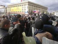 Страсти в Харькове накаляются. Сепаратисты просят Россию ввести войска