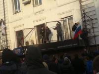 В Харькове митингующие заняли здание «Просвиты» и устроили там пожар