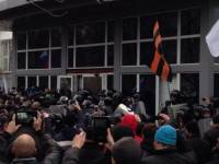 В Донецке сепаратисты начали штурм ОГА