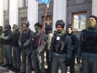 Самооборона Майдана взяла парламент под усиленную охрану