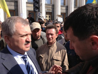 Митингующие перекрыли Грушевского, требуя отмены утилизационного сбора