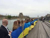 В Париже провели акцию, посвященную Украине. Фоторепортаж с места событий