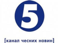 Журналистов «5 канала» не пустили в Россию из-за наклеек с Майдана. Связь с группой утеряна