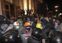 В Харькове восставшие строят баррикады перед захваченным зданием ОГА