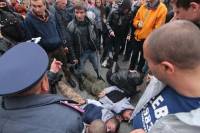 В Одессе возле памятника Дюку самооборона Майдана задержала троих неизвестных с пистолетом, цепью и дубинками