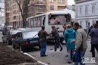 Накал страстей в Харькове не спадает. Пророссийские митингующие разбили миллицейский автобус