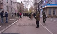 Над Славянском кружат вертолеты, а въезд в город блокируют «зеленые человечки»