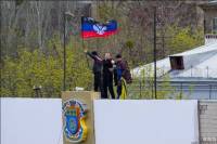 На здании исполкома Краматорска установили флаг Донецкой республики