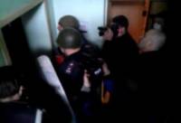 В Горловке сепаратисты штурмом взяли горотдел милиции. Есть раненые