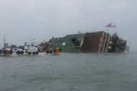 У Берегов Южной Кореи затонул паром с почти полутысячей пассажиров. Более сотни ищут до сих пор