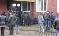 В Енакиево сепаратисты заблокировали входы в исполком