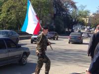 Из-за флага Украины неизвестные напали на здание Меджлиса. К женщинам применили силу