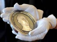 Оперативно. В России уже презентовали коллекционные монеты в память о присоединении Крыма