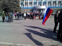 В Луганске пророссийские не террористы мирно взяли в заложники сотрудника милиции