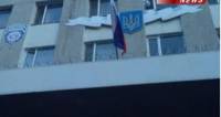 Над зданием облмилиции Луганска повесили флаг РФ