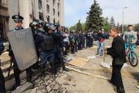 В Одессе снова неспокойно. Антимайдановцы попытались прорваться внутрь сгоревшего Дома профсоюзов и собираются штурмовать горУВД