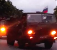 В Луганской области колонну казаков сопровождает эскорт ГАИ… под российскими флагами