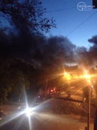 В Мариуполе неспокойно: горят шины, звучат сирена и выстрелы