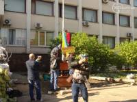 В Мариуполе из здания мэрии выгнали сепаратистскую «нечисть»