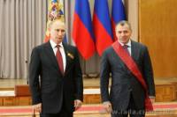 Путин начал раздавать награды за референдум в Крыму
