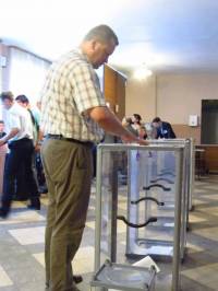 Во Львове голосуют «до церкви» и «после церкви»