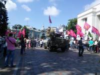 В Сети появились свежие фото сегодняшнего митинга под стенами парламента. Шумно и красочно