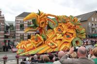В Голландии прошел самый масштабный парад цветочных скульптур в мире. Фоторепортаж с места событий