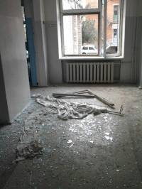 В Славянске во время обстрела снаряд попал в детскую больницу