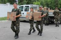 Киевляне передали николаевским воздушным десантникам провизию и амуницию