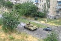Колонна российских танков идет на Донецк. В ней же - зенитка и другая техника /обновлено/