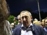 Акция протеста у российского посольства в Киеве завершилась после того, как министр иностранных дел спел кричалку про Путина