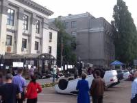 По факту нападения на российское посольство в Киеве возбуждено уголовное дело. Есть задержанные