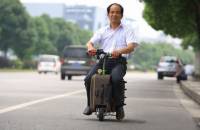 Китаец изобрел чемодан, на котором можно... доехать до аэропорта или вокзала