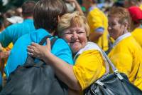 В Киеве 2500 верующих обнялись в знак единства Украины