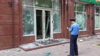 Возле Лавры разбили витрину отделения «Сбербанка России»