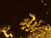 Космический аппарат Кассини, изучающий Сатурн, преподнес астрономам неожиданную загадку