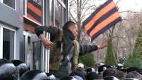 В Донецке идет штурм воинской части. Стреляют