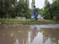 Жители Славянска пьют дождевую воду, пищу варят на кострах во дворе