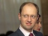 Яценюк пригрозил главе фискальной службы «ямой», если он до 1 сентября не избавится от «налоговых ям»