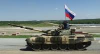 Границу с Украиной пересекла большая колонна бронетехники под флагами России